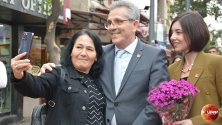 CHP'li Tetik, Nazilli'de çiçeklerle karşılandı!